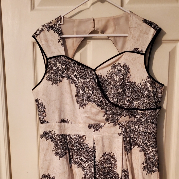 Black and White Lace Pattern Dress - Picture 2 of 4